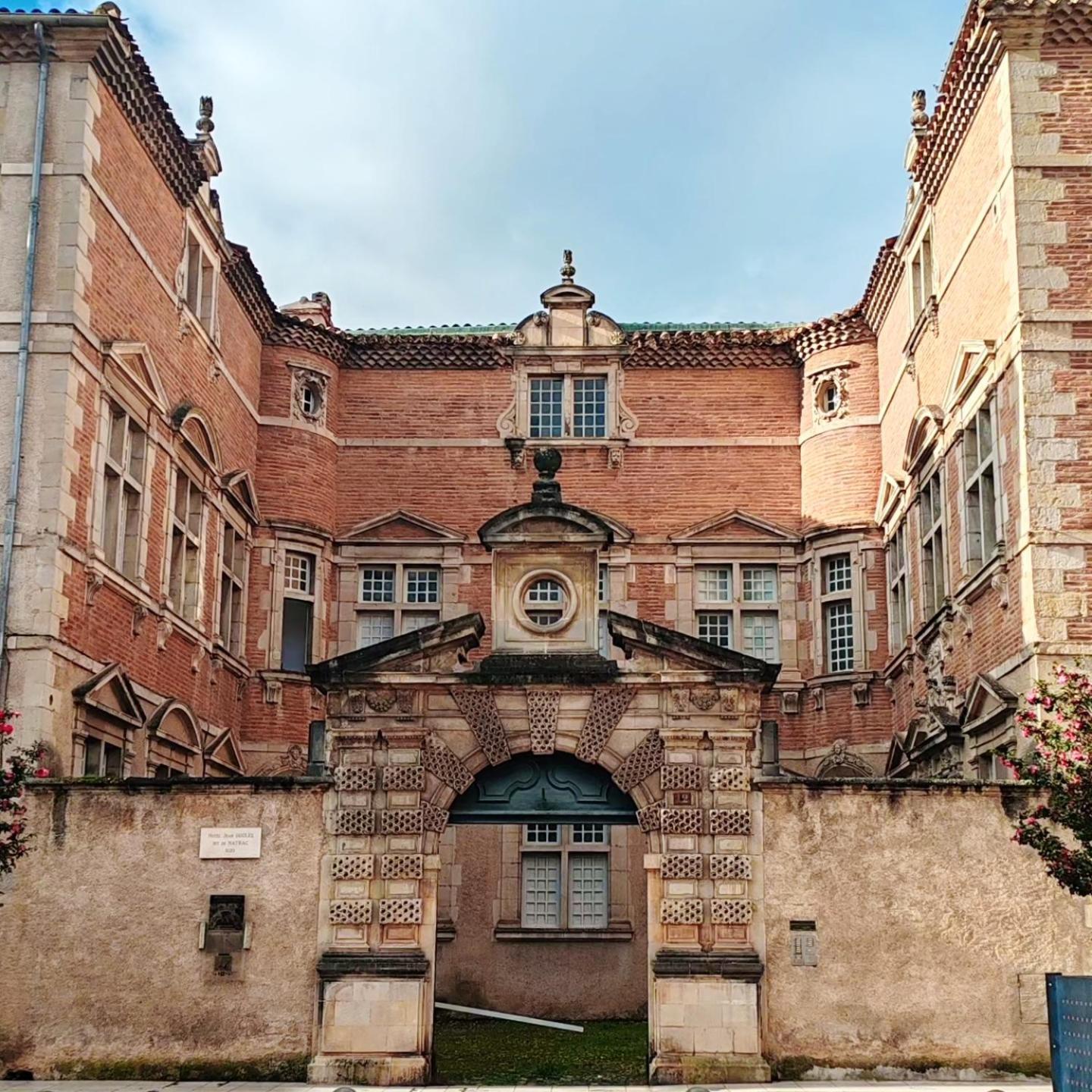 Appartement Bulle D'Antan En Coeur De Ville - Monument Classe Historique - Grand Jaccuzi Castres  Bagian luar foto
