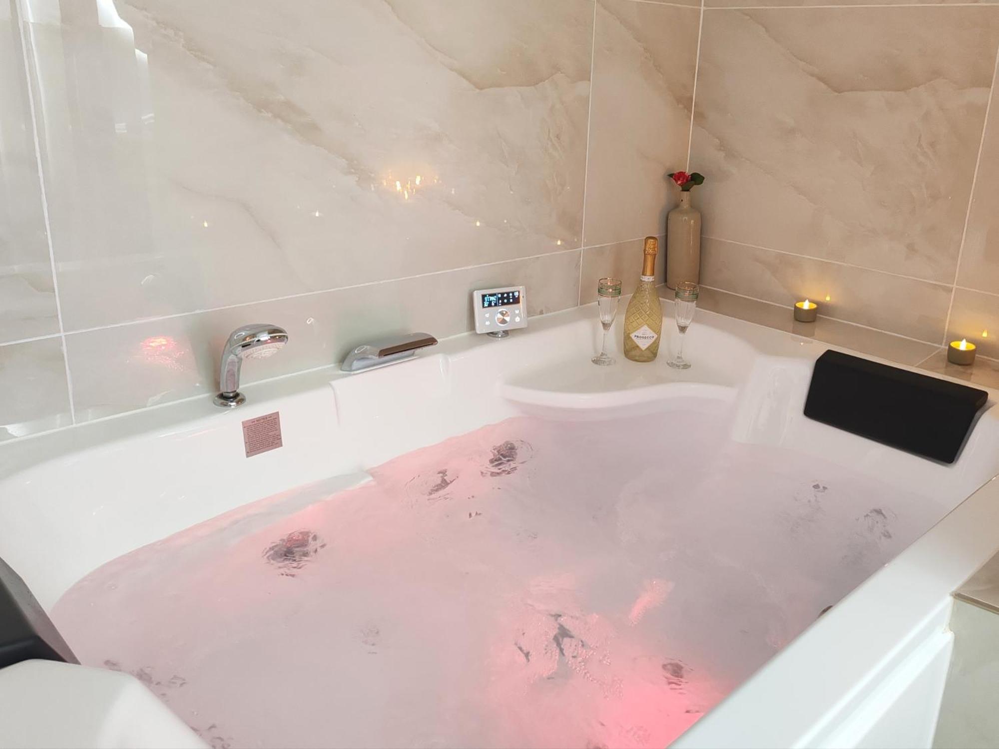 Appartement Bulle D'Antan En Coeur De Ville - Monument Classe Historique - Grand Jaccuzi Castres  Bagian luar foto